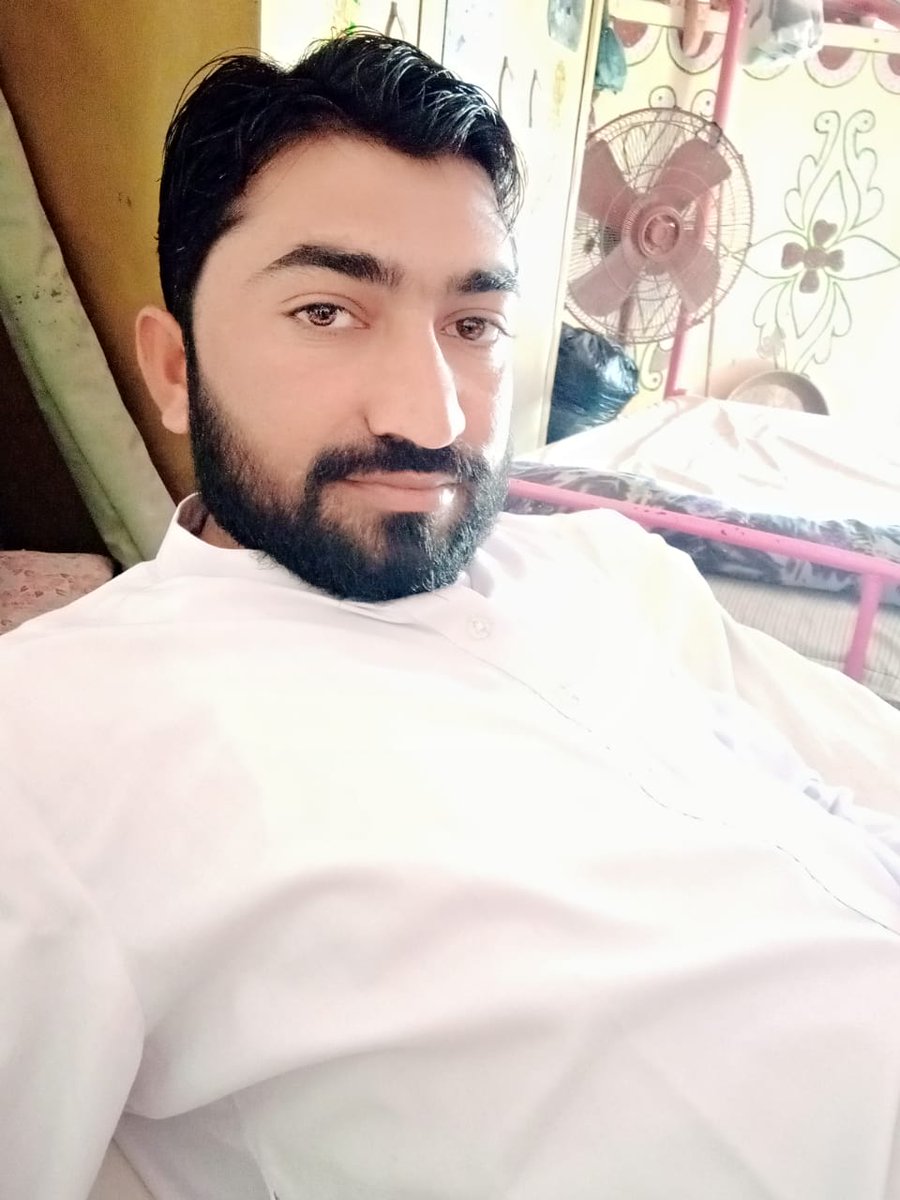jp_panjwani's tweet photo. آغوش جوانی میں ہم لاکھوں گناہ کر بیٹھے اقبال،، 
ہمیں معلوم نہ تھا کہ خدا کو منانے کی اصل عمر ہی جوانی ہے۔۔۔🤔😐 https://t.co/PDubcZEj3M