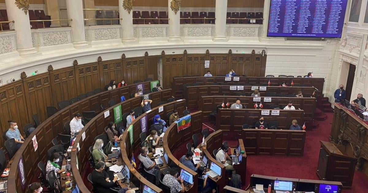 KenRoth's tweet photo. Unfounded claims denying grave human rights violations are an affront to the victims. Yet a current proposal under discussion in Chile's Constituent Assembly to ban false claims is wrong-headed. A better answer is to debunk them with accurate information. 
https://t.co/t8TtMWmSd8 https://t.co/8vCAXMhzDG