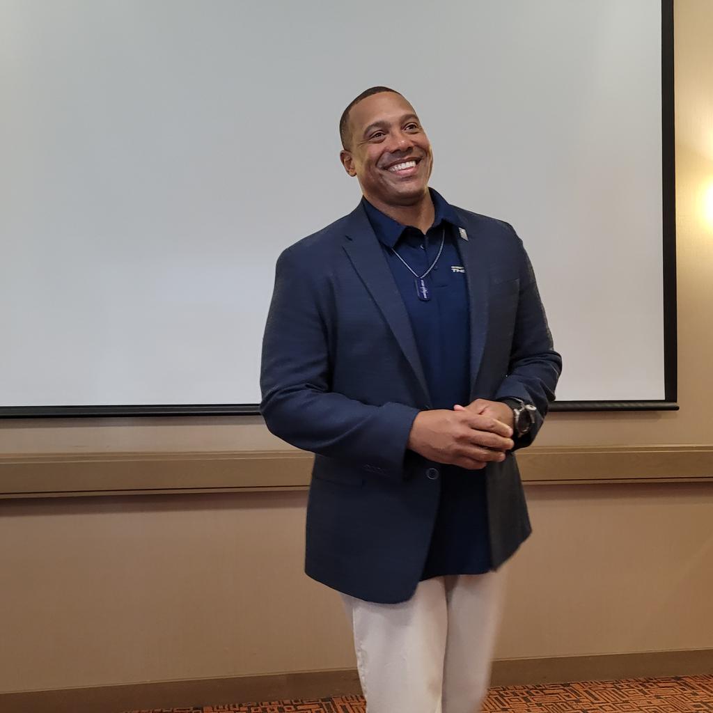 Vincent Buggs ret Gen/FB Coach/CEO tweet media
