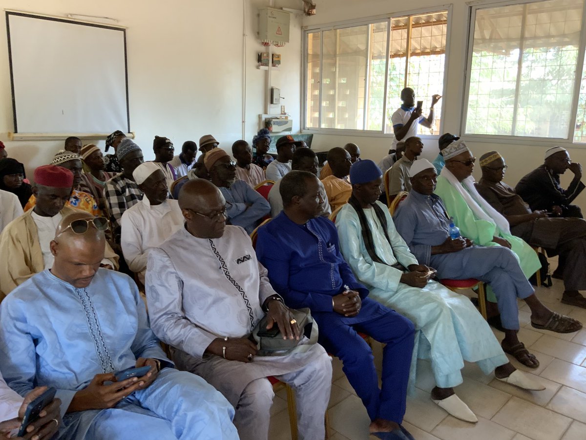 BrusubiRotary's tweet photo. Prior to conducting a site visit, the delegation meet with Kaur SSS authorities and community representatives among them The Chiefs of Upper Saloum and Lower Saloum Districts CCR #TheGambia.  Pupils also attended the event. https://t.co/jLzSUMnaHE