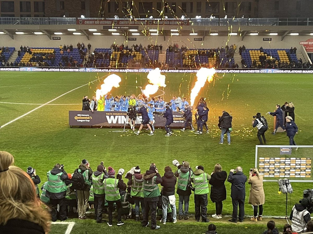 StMarysWHPFC's tweet photo. Great day today!
Firstly, at the โdiscover my talentโ event in Surrey; where there were several talented players from local grassroots teams
Then, onto the #ContiCupFinal with a group of coaches! Congrats to Man City on the win. Lots of learning to take away
#FemaleGame
โฝ๏ธ https://t.co/SyqG33ujG4