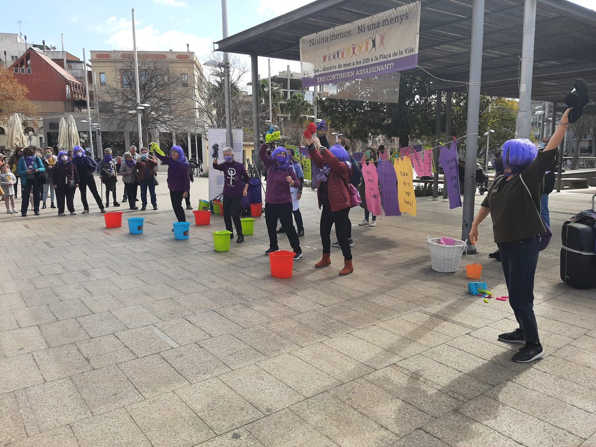 artemisdegrame1's tweet photo. Si t'has perdut la nostra perfomance del 8M "La nostra revolta reclama donar la volta" aquí pots veure les imatges inèdites #8M2022 #suportreballadoresSAD https://t.co/aVq6UAAyzc