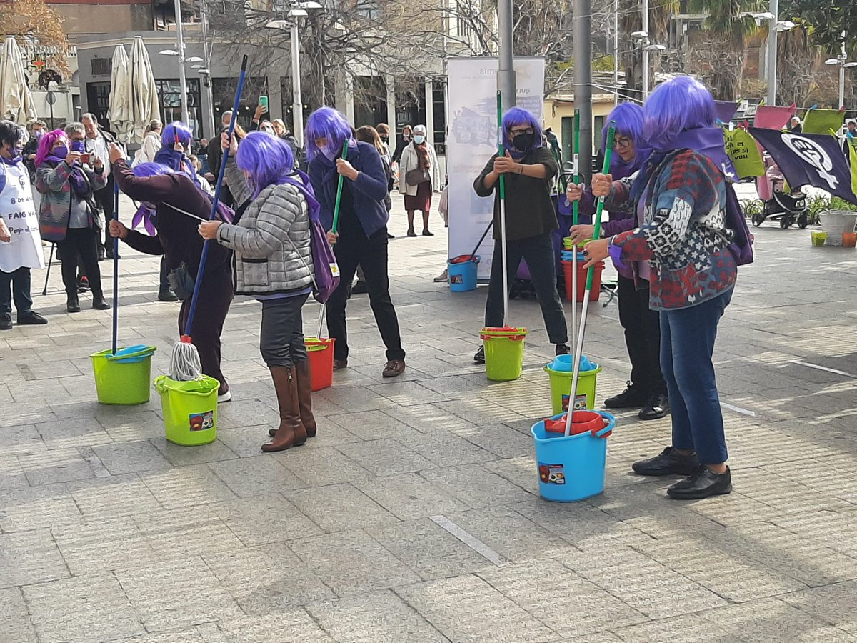 Si t'has perdut la nostra perfomance del 8M "La nostra revolta reclama donar la volta" aquí pots veure les imatges inèdites #8M2022 #suportreballadoresSAD
