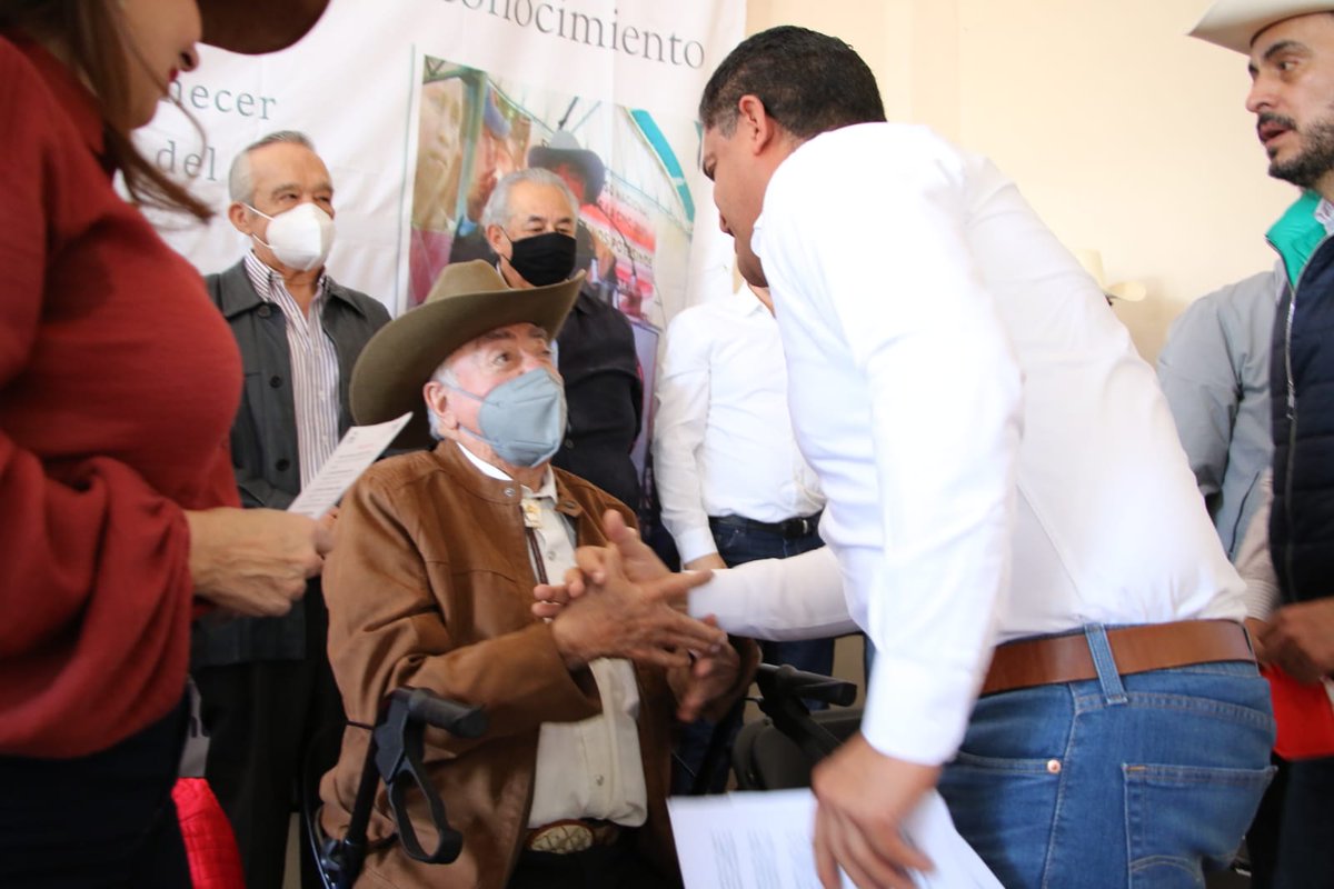 jmvalerapiedras's tweet photo. Nuestro reconocimiento para Don Raciel Vidal Cortés, Dirigente de la Vieja Guardia Agrarista de la CNC, por sus 72 años de militancia y lucha en favor del sector campesino. 

Su trayectoria y esfuerzo son ejemplo de inspiración y compromiso con con nuestro partido. https://t.co/mvTc9vGbie