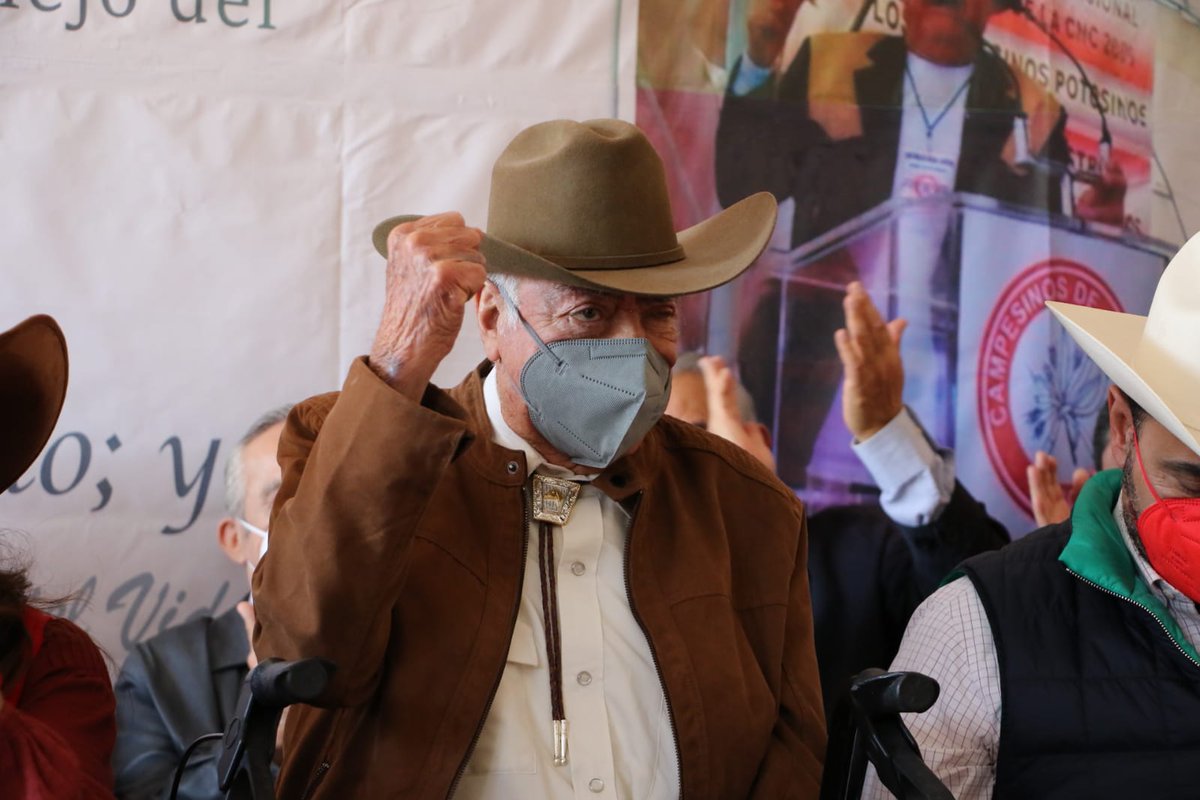 jmvalerapiedras's tweet photo. Nuestro reconocimiento para Don Raciel Vidal Cortés, Dirigente de la Vieja Guardia Agrarista de la CNC, por sus 72 años de militancia y lucha en favor del sector campesino. 

Su trayectoria y esfuerzo son ejemplo de inspiración y compromiso con con nuestro partido. https://t.co/mvTc9vGbie