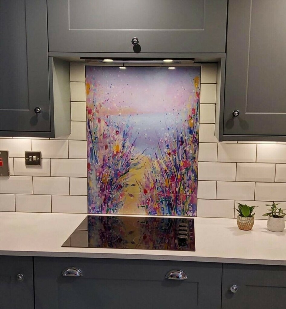 emilywardartist's tweet photo. We have had an over whelming response our splash backs. Please keep sending in your photos.  #kitchensplashbacks #kitchensplashbacksglass #kitchensplashbackinspiration https://t.co/E7HjFi9vj8 https://t.co/aGS5Y1swO2