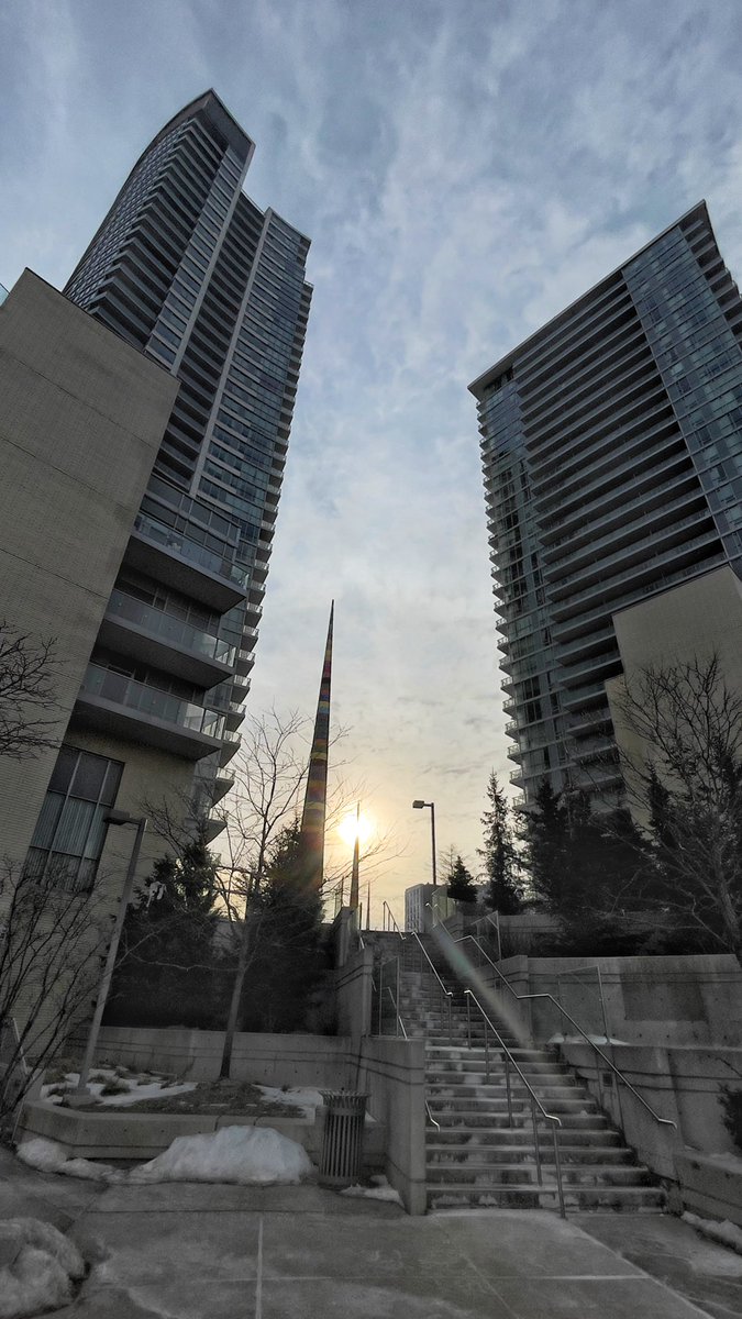 richarddeAth7's tweet photo. #toronto https://t.co/pUWRt3b8oE