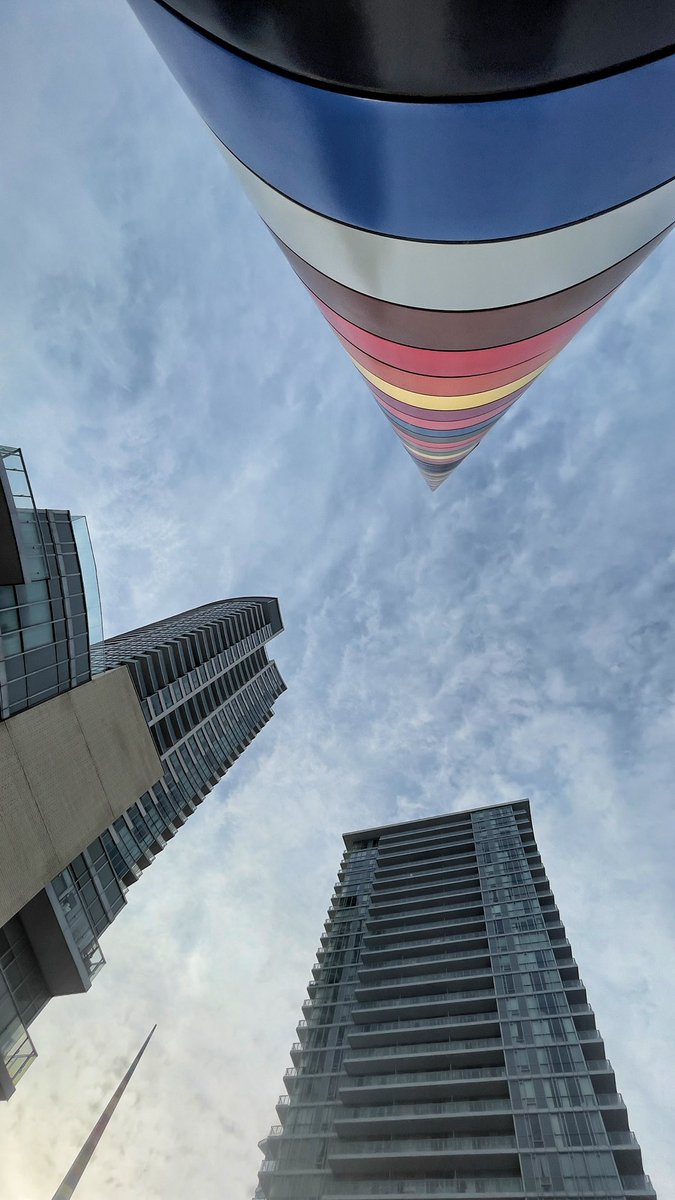 richarddeAth7's tweet photo. #toronto https://t.co/pUWRt3b8oE