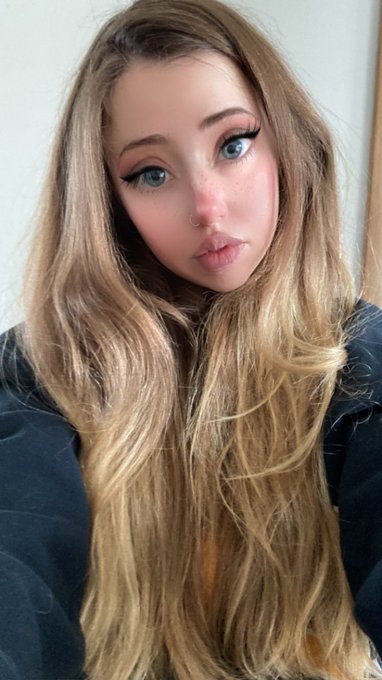 If I was a doll what would you call me? 🎀🖤 https://t.co/SU5YSfTsaj<a href="/tag/patreon"class="tags"><span>#patreon</span></a>