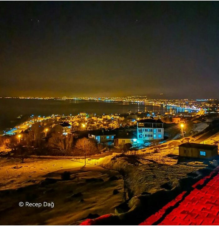 Bu şehrin ışıkları kime iyi gelmez ki?
Hayırlı akşamlar Van ♥️✨