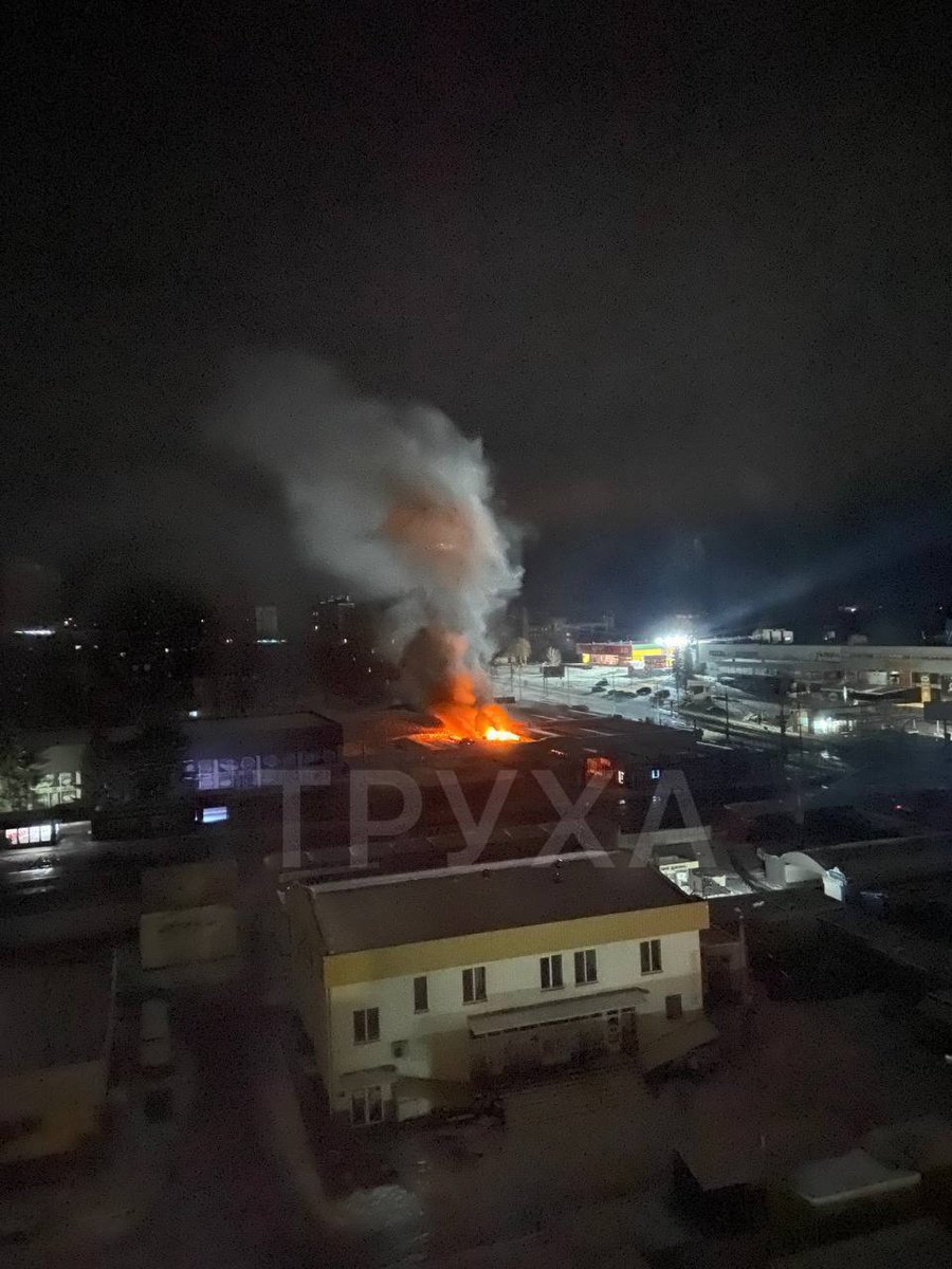 Liveuamap's tweet photo. Shell explodes in Novosaltovsky market. Kharkiv https://t.co/q7zL842s1U via @no_itsmyturn #Ukraine https://t.co/fGiODwInEC