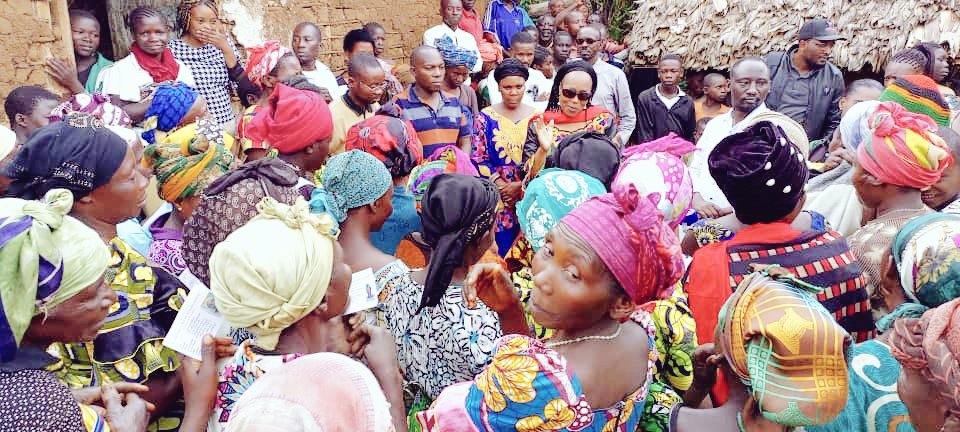 MushobekwaMa's tweet image. A l'écoute de la base. Visite de certains villages dans le groupement de #Luhihi ce samedi. Des échanges avec plusieurs groupes sur les problèmes locaux #SUD_KIVU