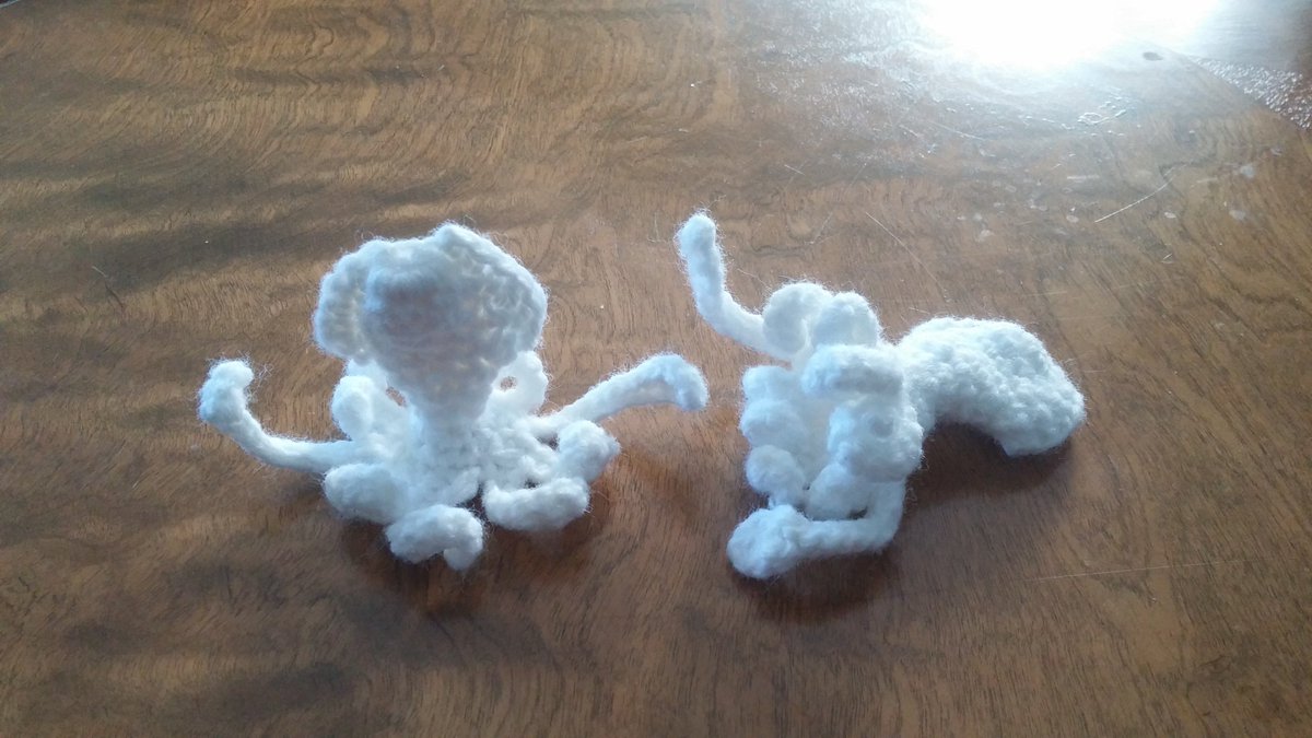 PaulaJohanson's tweet photo. @laurenjyoung617 Also, I celebrate squids for #InverteButtWeek. Not sure where a squid's #InverteButt is, or I'd have made one on these toys. https://t.co/dWjYerK8fa
