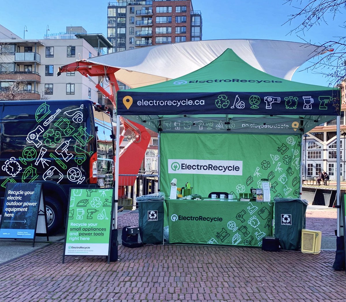ElectroRecycle's tweet photo. ♻️TODAY♻️ drop off broken microwaves, vacuums, blenders and more to our pop up recycling collection booth until 2pm in #Yaletown! 

📍Find us in Turntable plaza across from Urban Fare. 
#yvr #vancouver #vancityevents https://t.co/oKRTTb6tQw