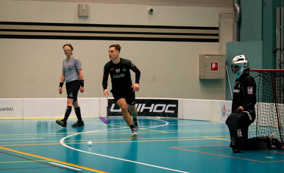 SC_Wolves's tweet photo. Neljän pisteen kotiturnaus!
Päivän ensimmäisessä ottelussa SCW/2 hoiteli kärkimatsin komeasti 4-1, maalintekijät Lehtinen, Honka, Kukkonen ja Lindqvist.
#SCWolves #salibandy #SB4div https://t.co/SIzyhFIq7G