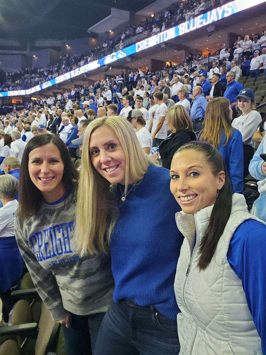 tessarl4's tweet photo. Happy Birthday Chelsea! #GoJays https://t.co/q1i4PbFnYy