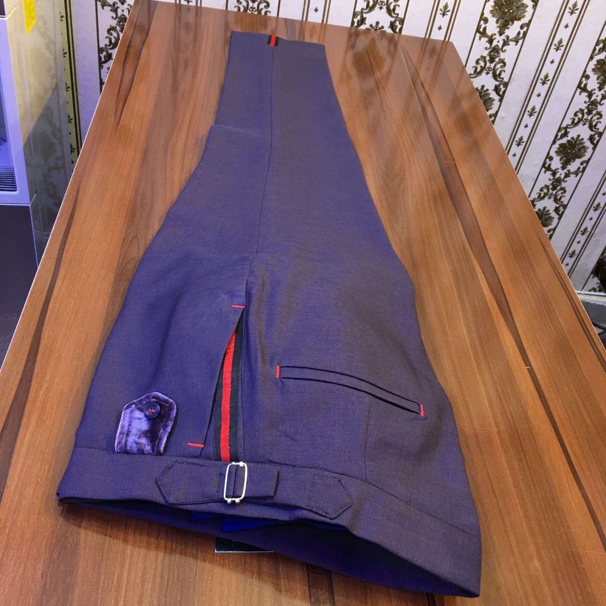 wealthwave_fx's tweet photo. I made this pants last year Dec,but I would be rocking it for the first time tomorrow!! The fabrics is Top notch and the design is superb. You’re just a DM away @PantsFit_ng https://t.co/C6zxkoGt01