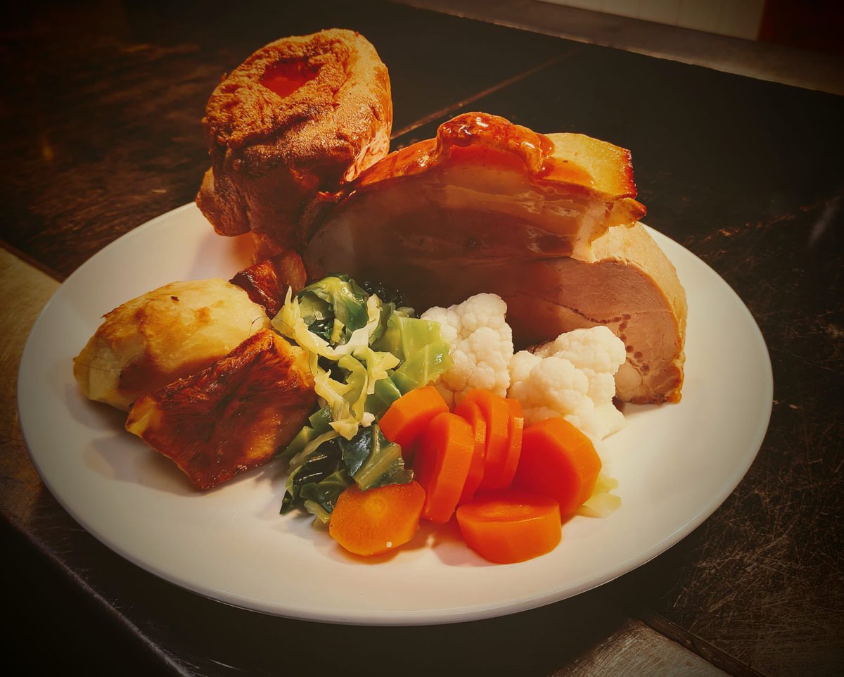 Join us for Sunday lunch 🐄🐖🐓 we also offer a vegetarian or vegan option  ☎️01636707705 #lordnelsonatwinthorpe #visitwinthorpe #ng24