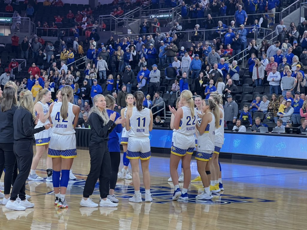 IceBorg's tweet photo. First @GoJacksWBB thrilled the crowd then they put them to sleep.  Easy breezy win to open Summit Tournament play. #March2TheSummit https://t.co/Opaw2Ym7qb