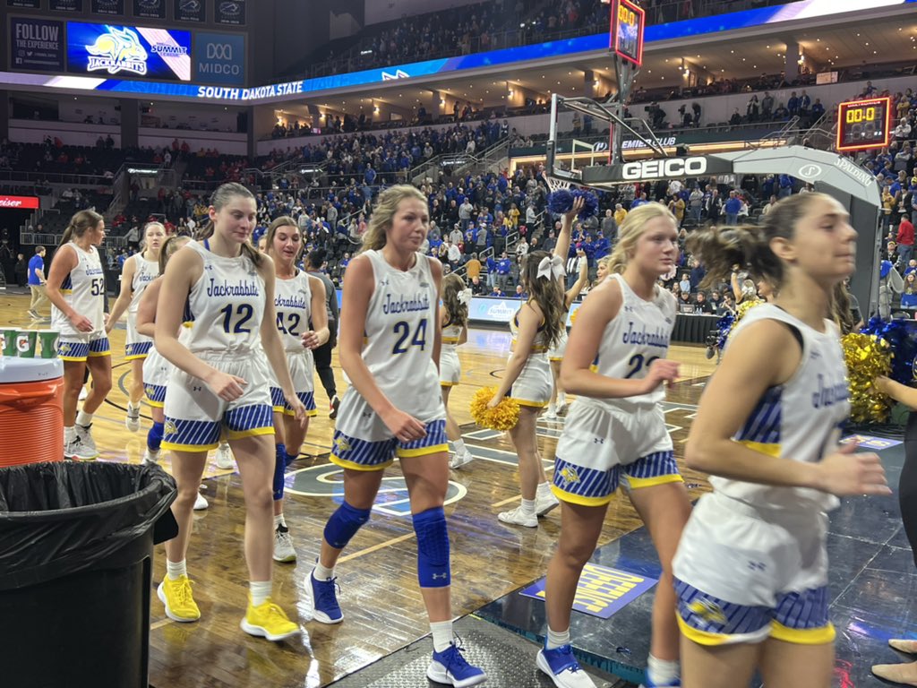 IceBorg's tweet photo. First @GoJacksWBB thrilled the crowd then they put them to sleep.  Easy breezy win to open Summit Tournament play. #March2TheSummit https://t.co/Opaw2Ym7qb