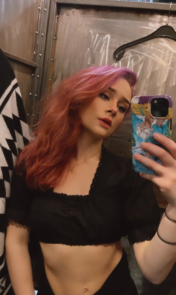 sammyscosplay's tweet photo. I turn your girlfriend gay ♡ https://t.co/cAyVyjUsTS