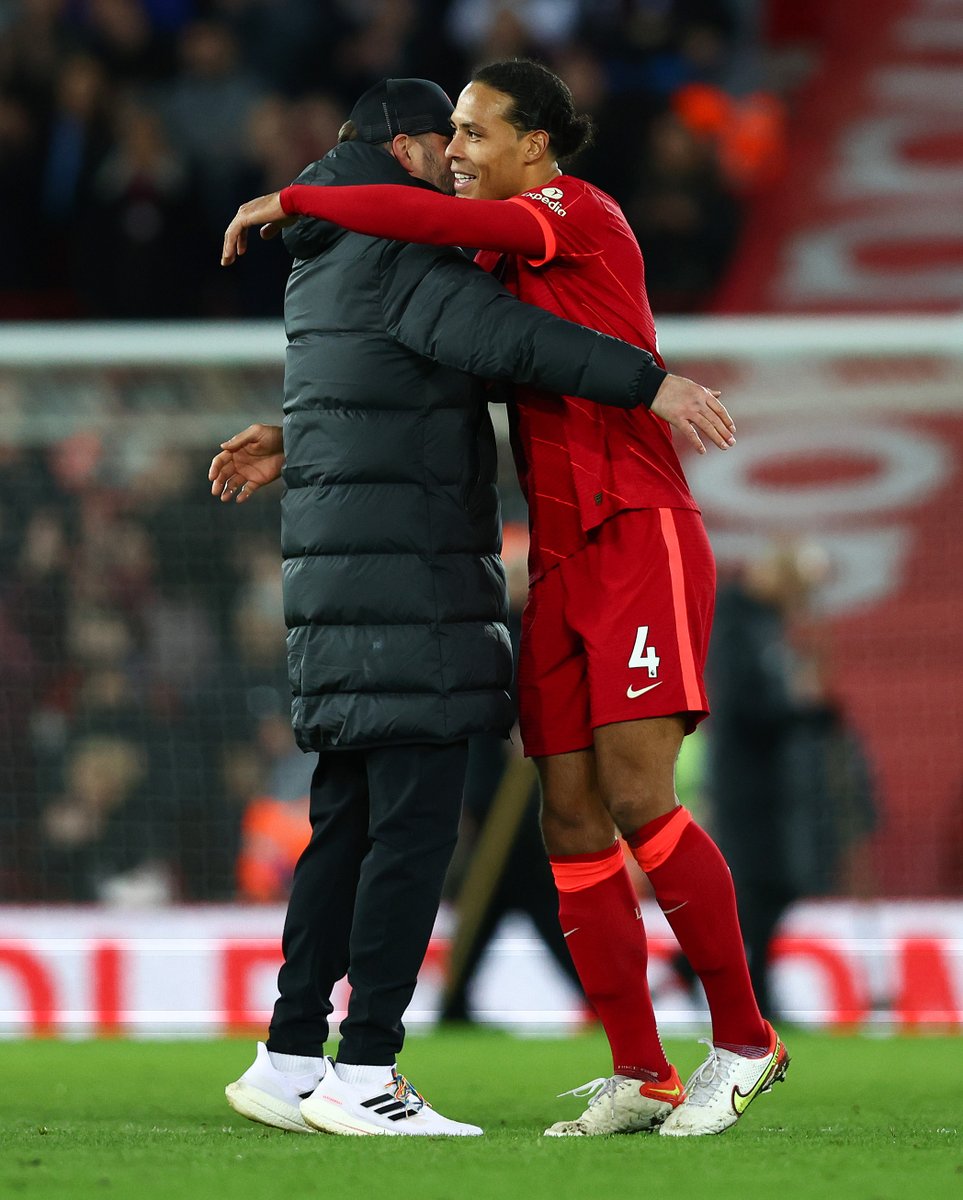 LFC's tweet photo. 6๏ธโฃ0๏ธโฃ @PremierLeague games at Anfield without defeat for @VirgilvDijk.
52 wins. 8 draws.
๐๐จ๐ฅ๐จ๐ฌ๐ฌ๐๐ฅ. ๐ https://t.co/ae1JAHQ3j6