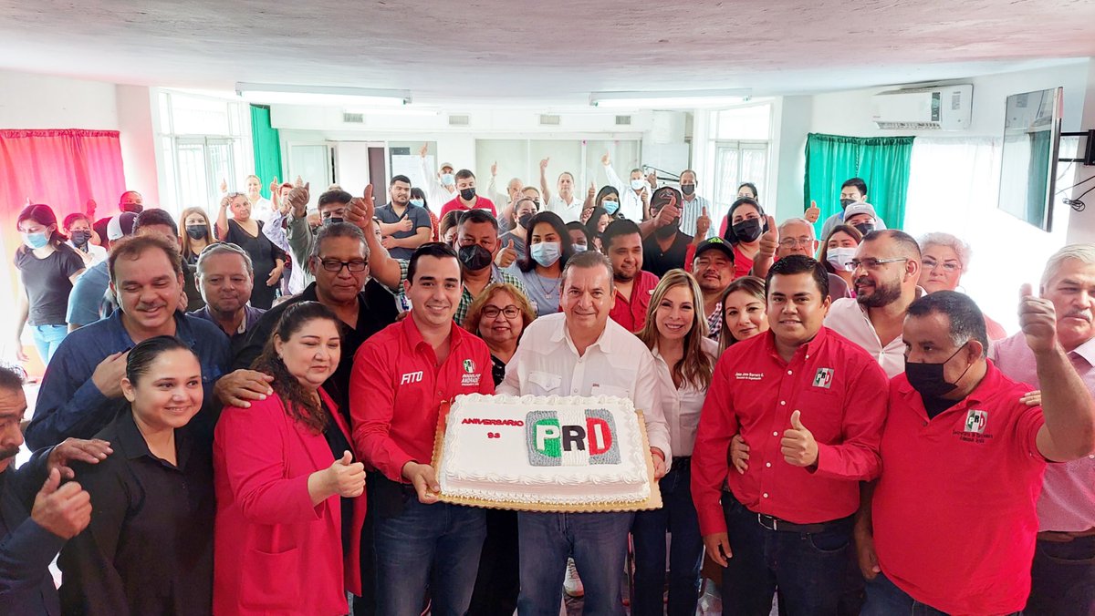 edgarmelhem's tweet photo. A #ValleHermoso siempre lo llevo en el corazón,aquí hay un priismo auténtico y luchador.
Hoy me reuní con parte de la estructura @privallehermoso con motivo del #93Aniversario del @PRITampsOficial
Gracias @FitoAndradeVH @RosyPesina @manrique_adela #JaimeName #FernandoCastrellon https://t.co/iChIkAzQqv