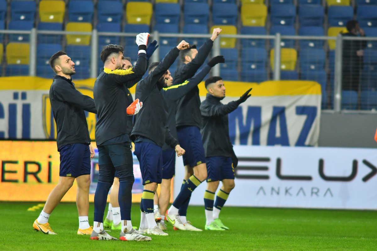 İyi Geceler Büyük #Ankaragücü Ailesi 💛💙

Takımımıza 90 dakika boyunca sonsuz destek veren taraftarımıza teşekkür ederiz.

#KenetlendikGeliyoruz