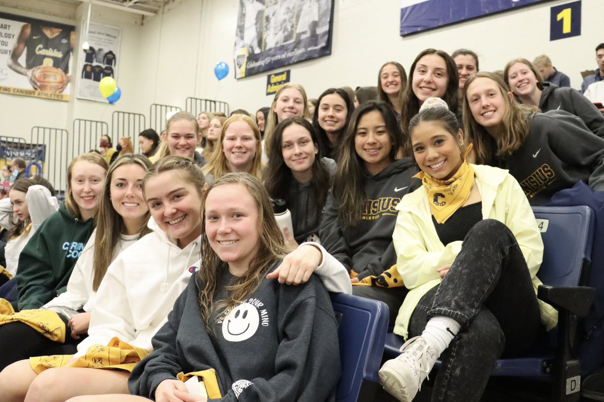 LindyFeider16's tweet image. Griffs supporting #Griffs for the A4A @GriffsWBB game!! 😊🏀