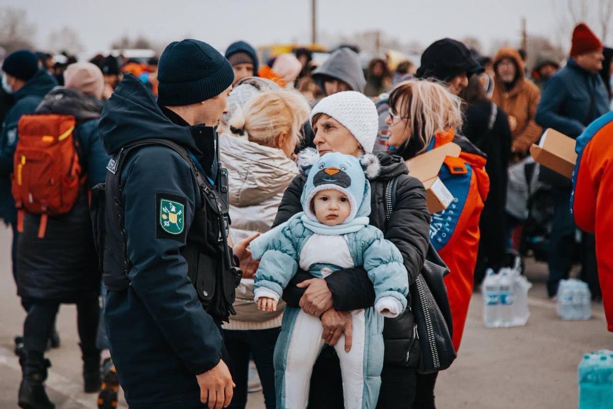 sandumaiamd's tweet image. We have almost 30.000 Ukrainian children in #Moldova. We are their family until this madness ends. Praying for peace in #Ukraine.
