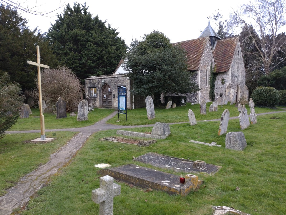 JanNewsom's tweet photo. Don't you just love an old Church and a wander amongst the graves. 😀 #Apuldram #Fishbourne #WestSussex #FamilyHistory https://t.co/JqjnopCtoQ