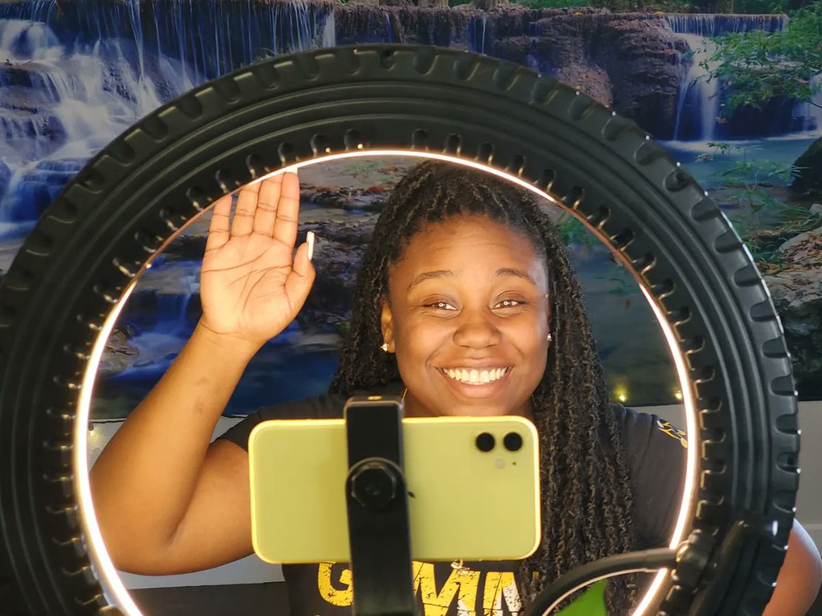 Keeping the zoom learning fun for kids!
Before you step, you must pledge. 
#artseducation #artsintegration #molodiunplugged #stepping #bodypercussion #eatmoreart #gimmesomemo