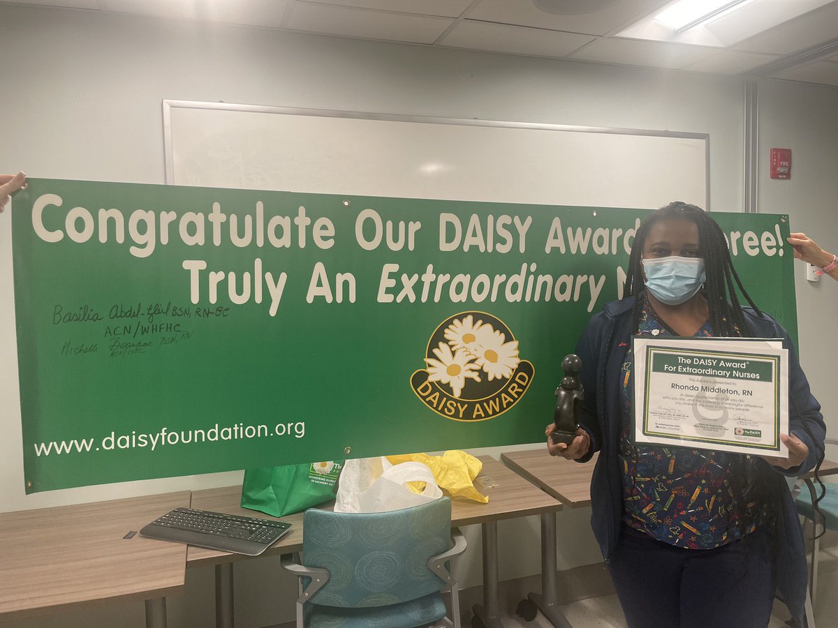 Congratulations Rhonda on receiving the Daisy Award for Q4 2021. Rhonda’s dedication to her community and helping pediatric patients who were held at the border, catch up on their vaccinations was palpable in her nominations! @MagnetEvNYP <a href="/MagneticDrRN/">Dr. Niki Hartman</a> @Dare_NYP_ACN