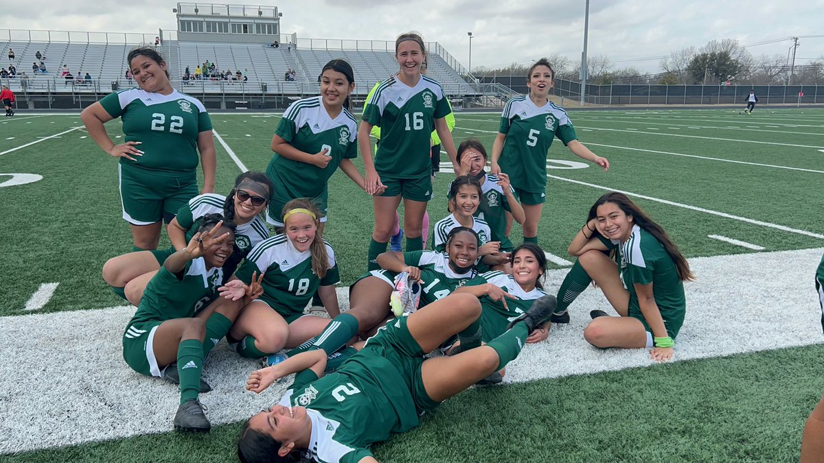 tarver_nylah's tweet photo. 3 to 0. win over west mesquite today 💚 love this team https://t.co/1WXgNwAI43