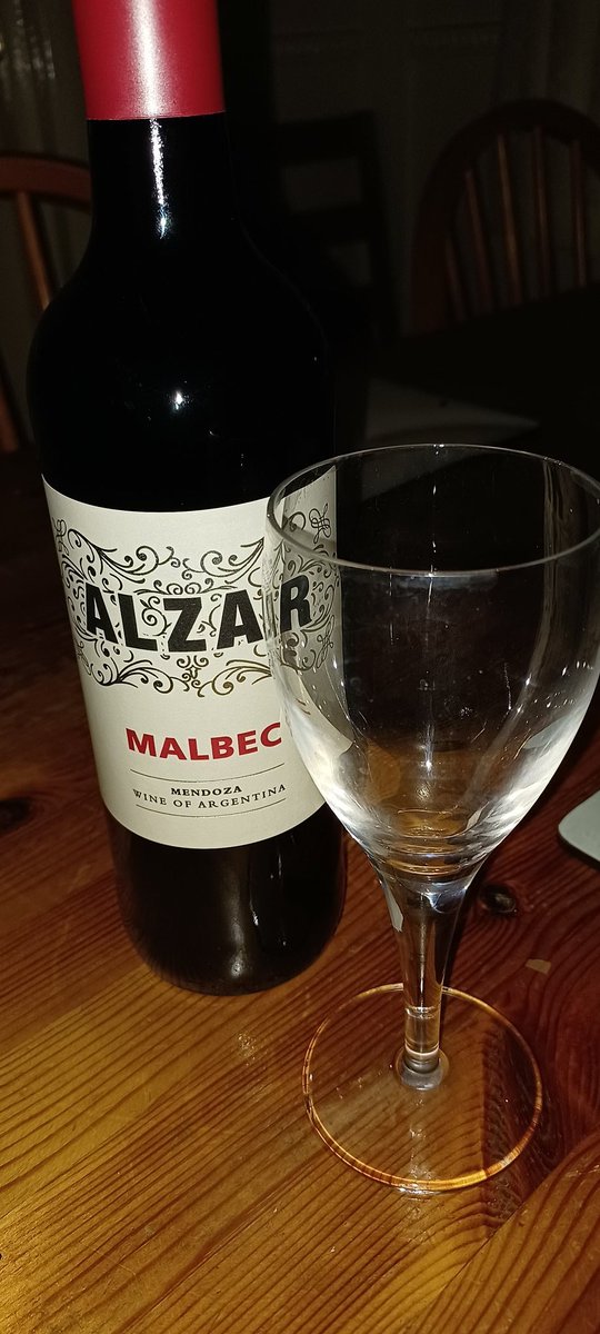 crazypuffin's tweet photo. Cheers 🍷🍷#becauseitssaturday #becauseican https://t.co/DJF2S08rnv