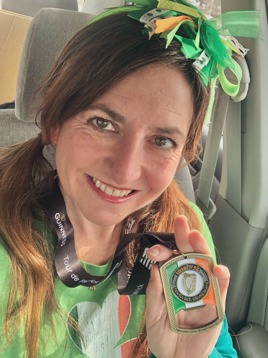 Emjay1028's tweet photo. Kicked off the #TourDePatrick today with the #Irish5k in #Pawtucket #RI! Any race that encourages dressing up and gives a bottle opener medal is a race for me! #TeamSparkle #Slainte https://t.co/FsFqiqoLw7