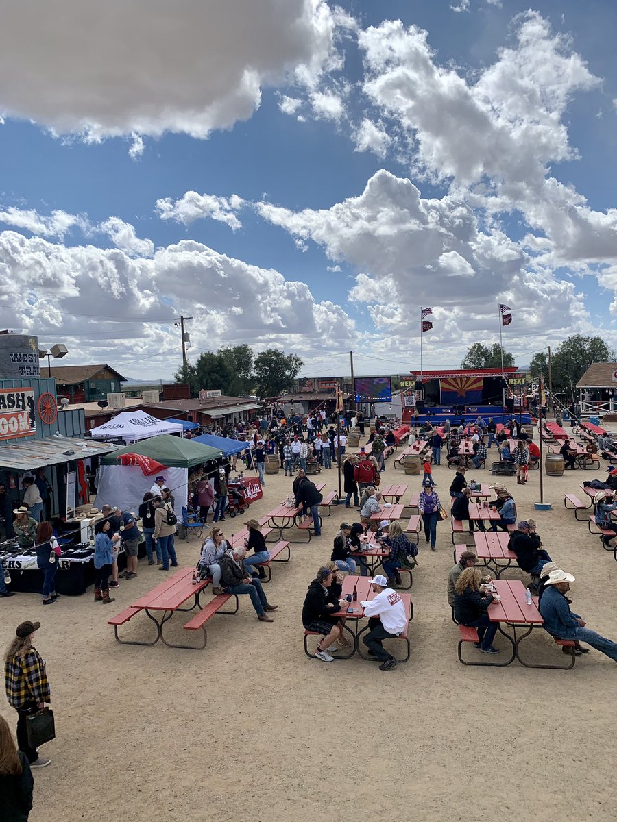 StudentsForKari's tweet photo. Only a few hours before the rally kicks off! #rockansrollrodeo #karilake #arizona #studentsforkari https://t.co/taqsYZnqA2