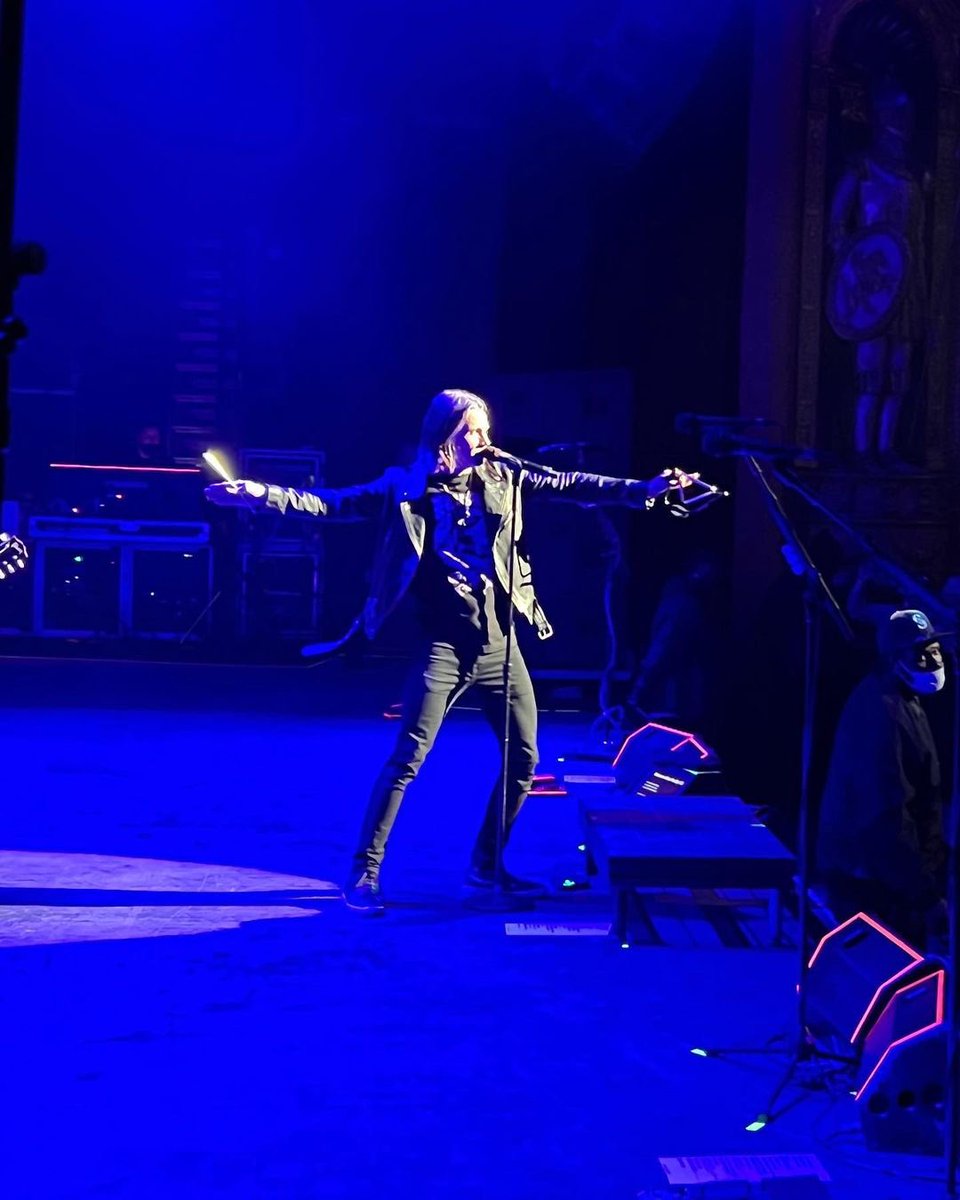 Myles on IG : « #trianglesolo »