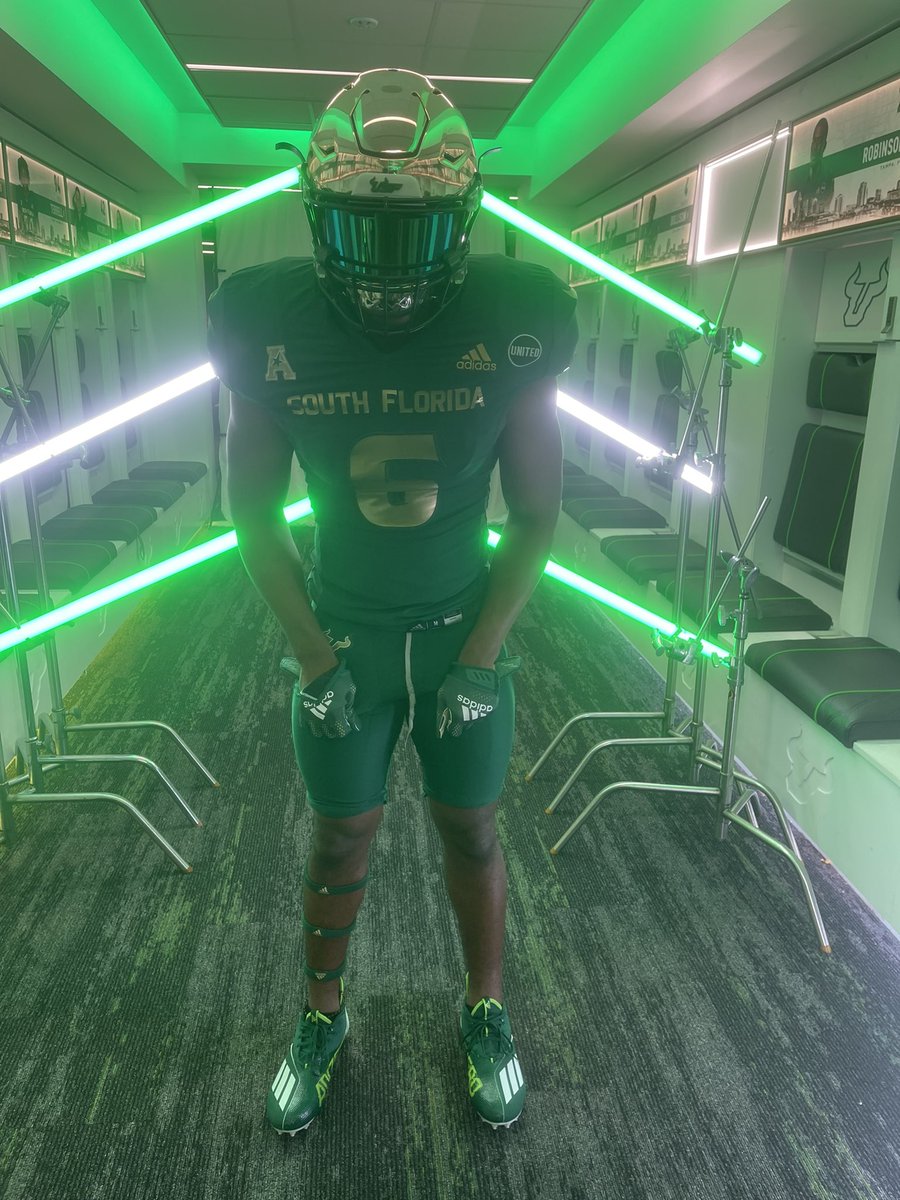 USF FANS🔥 What y’all think? #us2f #bulls <a href="/USFFootball/">USF Football</a> <a href="/ErnieSims34/">Ernie Sims III</a> <a href="/CoachCamAiken/">Cameron Aiken</a> <a href="/MrTNT21/">CoachTNorton</a> <a href="/ChadSimmons_/">ChadSimmons</a> <a href="/Jason0465/">Jason Patterson</a> <a href="/blthomas1999/">Bill Thomas</a>
