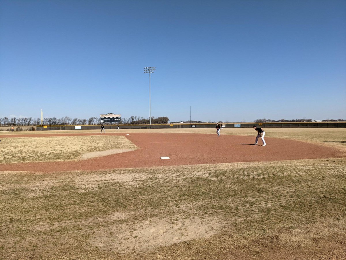 BaseballRenwick's tweet photo. First Saturday scrimmage in the books. Great first week of baseball! https://t.co/ucVYwXohT2