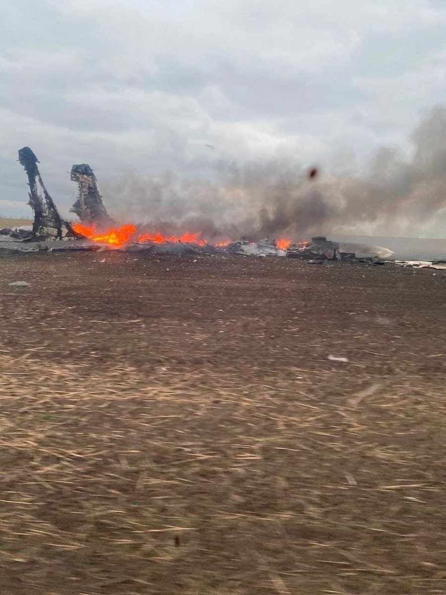 czechrecon's tweet photo. Vrak ruského víceúčelového letounu Su-30. #Suchoj #Ukrajina https://t.co/u5f8ETq7Vx