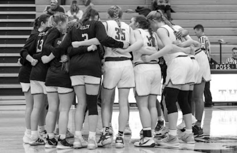 Sad to have the season end, but couldn’t have asked for a better team or coaching staff. I’ll never forget this season. Love you seniors <a href="/RaeganHalliday/">Raegan Halliday</a> <a href="/megan_wiman/">Megan Wiman</a> <a href="/Ryenl03/">ryen</a> <a href="/ShellyMode24/">Elizabeth Webb</a>