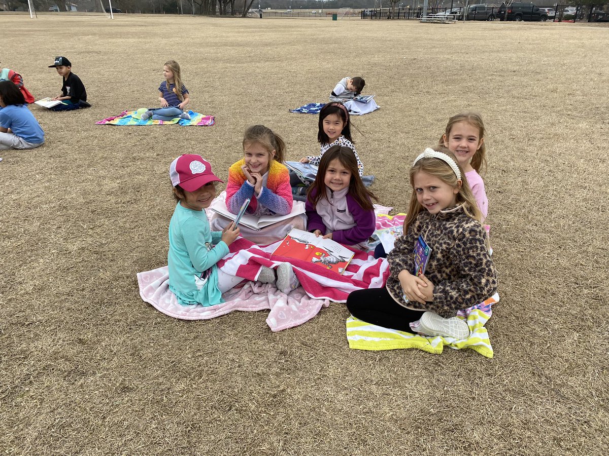 Amy parks had fun celebrating Read Across America with a school wide Stop, Drop and Read #weareaphe #karenburt20 #AmyParksElem