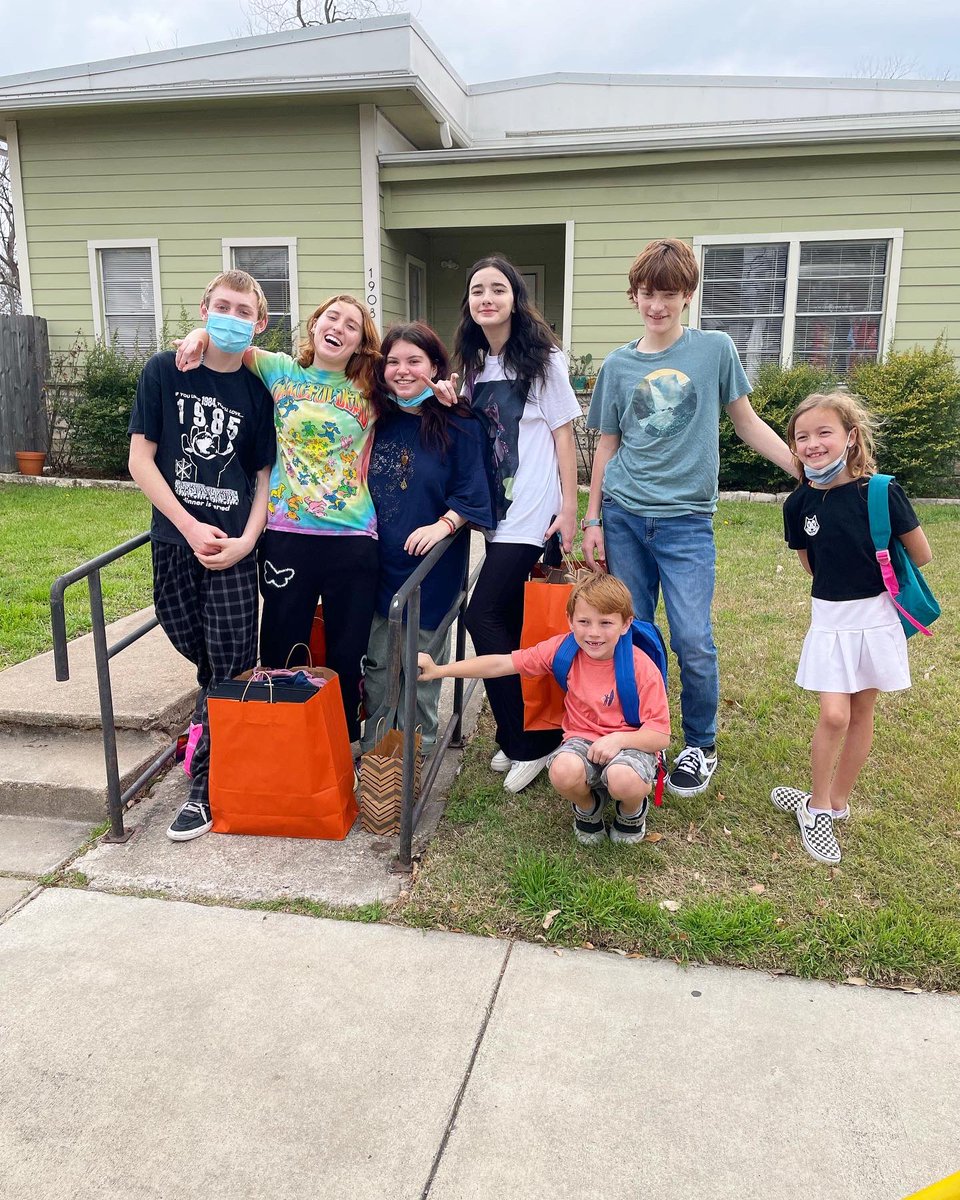 Austin_Threads's tweet photo. (1/2)An awesome Saturday with full shop, and even fuller hearts! We welcomed 3 great families in the shop today. 1 to shop, and 2 to volunteer! Thank you @generationserve and Nicole, for helping us bundle socks, undies, and sanitary items! And thank you to Jennifer… https://t.co/jSn8u4uqI4
