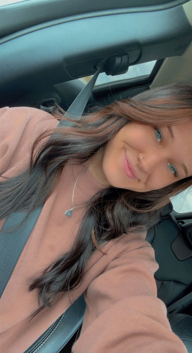 halesrenae's tweet photo. kisses💋 https://t.co/HQ2pssSoKo