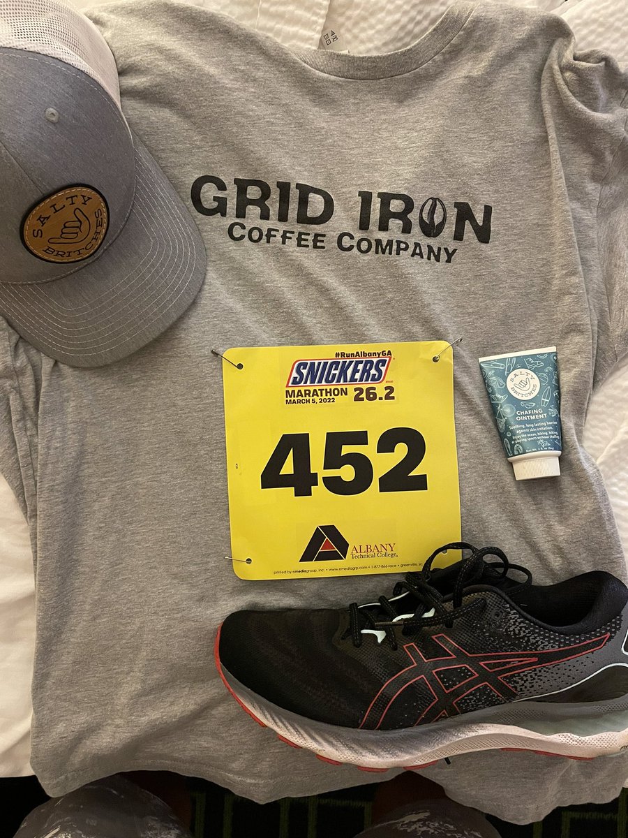 gridironcoffee1's tweet photo. I did a thing today, that @TomBrady never did๐! @SNICKERS #runalbanyga #marathon #tombrady https://t.co/HSW28cpyyP