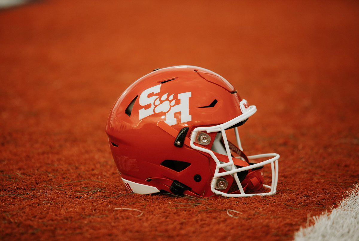 HaydenDDavis's tweet photo. After a great conversation with @CoachMerkens I am blessed to receive a division 1 offer to play football at Sam Houston State University @CoachBChavez @coach_renfro @OL_CoachLeonard @deche_milburn @PboyE31 @CSFBRecruit https://t.co/N12Dv4jKK8