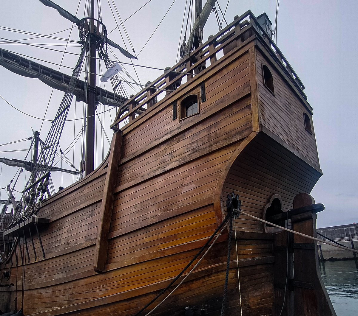 loves_galicia's tweet image. Aproveita e visita a #naosantamaria no porto de #baiona se vas a festa de #arribada
Feita con madeira de #cantabria e botada no ano 1460 😉
#loves_galicia #turismoengalicia #festasgalegas #galicia #galiciamaxica