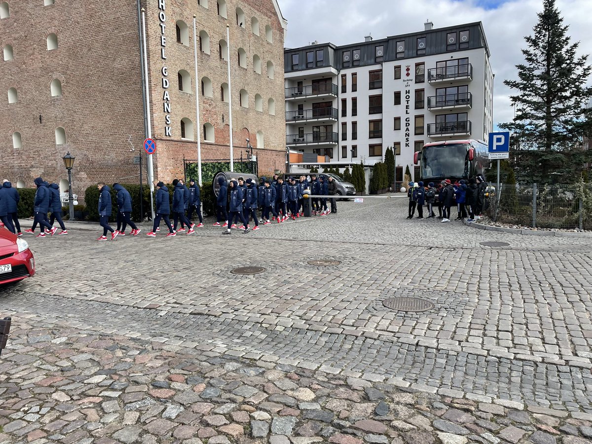 Really great to meet up with the players in Gdańsk @WislaKrakowEN as we play in the <a href="/NumberOneCup_/">Number One Cup</a> good luck for tonight’s game. 👍