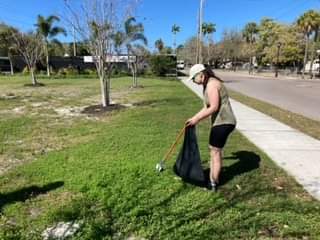 ManateeBeautiFL's tweet photo. The Battle of Two Cities… and the winner is: EVERYONE! There were more than 100 volunteers between Bradenton and Palmetto. They removed and almost 2,000 pounds of trash. WOW! Thank you! Let’s continue to work together to #KeepManateeBeautiful. #DoBeautifulThings https://t.co/bCyYPsYmd9